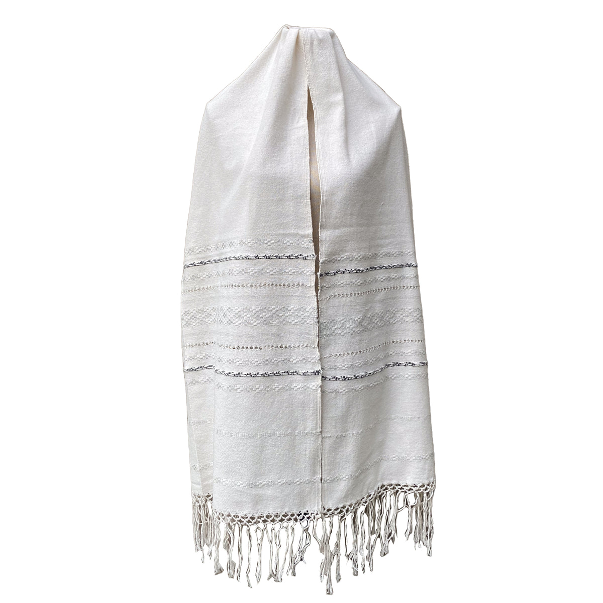 Rebozo Fino Artesanal Mexicano, Blanco con diferentes colores bordados. Hechos en Telar
