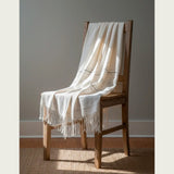 Rebozo Fino Artesanal Mexicano, Blanco con diferentes colores bordados. Hechos en Telar