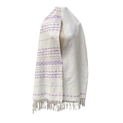 Rebozo Fino Artesanal Mexicano, Blanco con diferentes colores bordados. Hechos en Telar