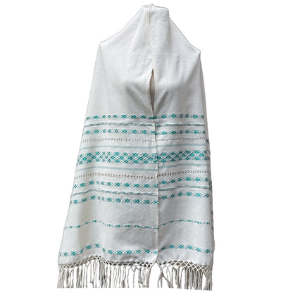 Rebozo Fino Artesanal Mexicano, Blanco con diferentes colores bordados. Hechos en Telar