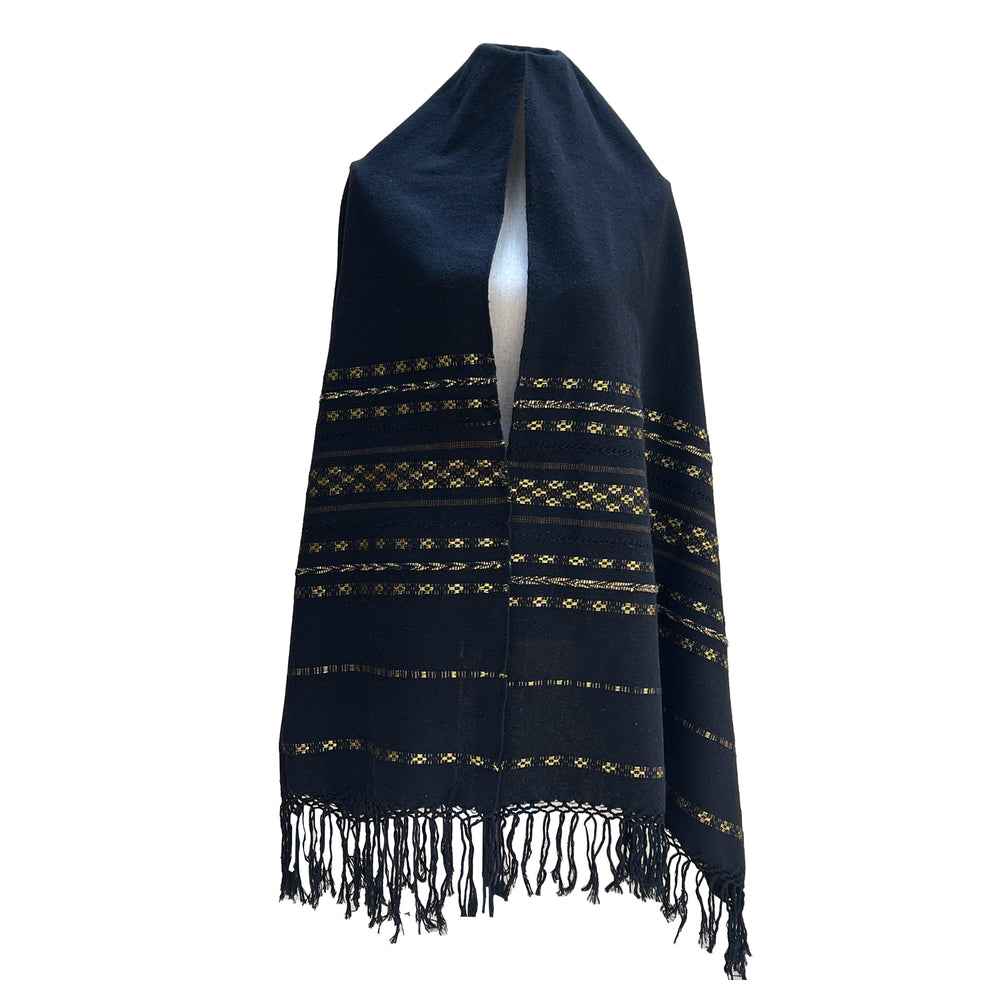 Rebozo Fino Artesanal Mexicano, Negro con diferentes colores bordados. Hechos en Telar