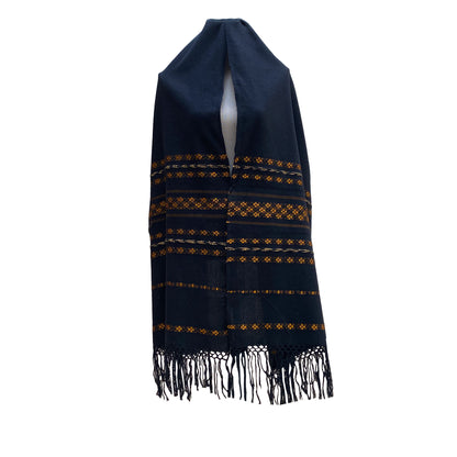 Rebozo Fino Artesanal Mexicano, Negro con diferentes colores bordados. Hechos en Telar