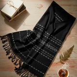 Rebozo Fino Artesanal Mexicano, Negro con diferentes colores bordados. Hechos en Telar