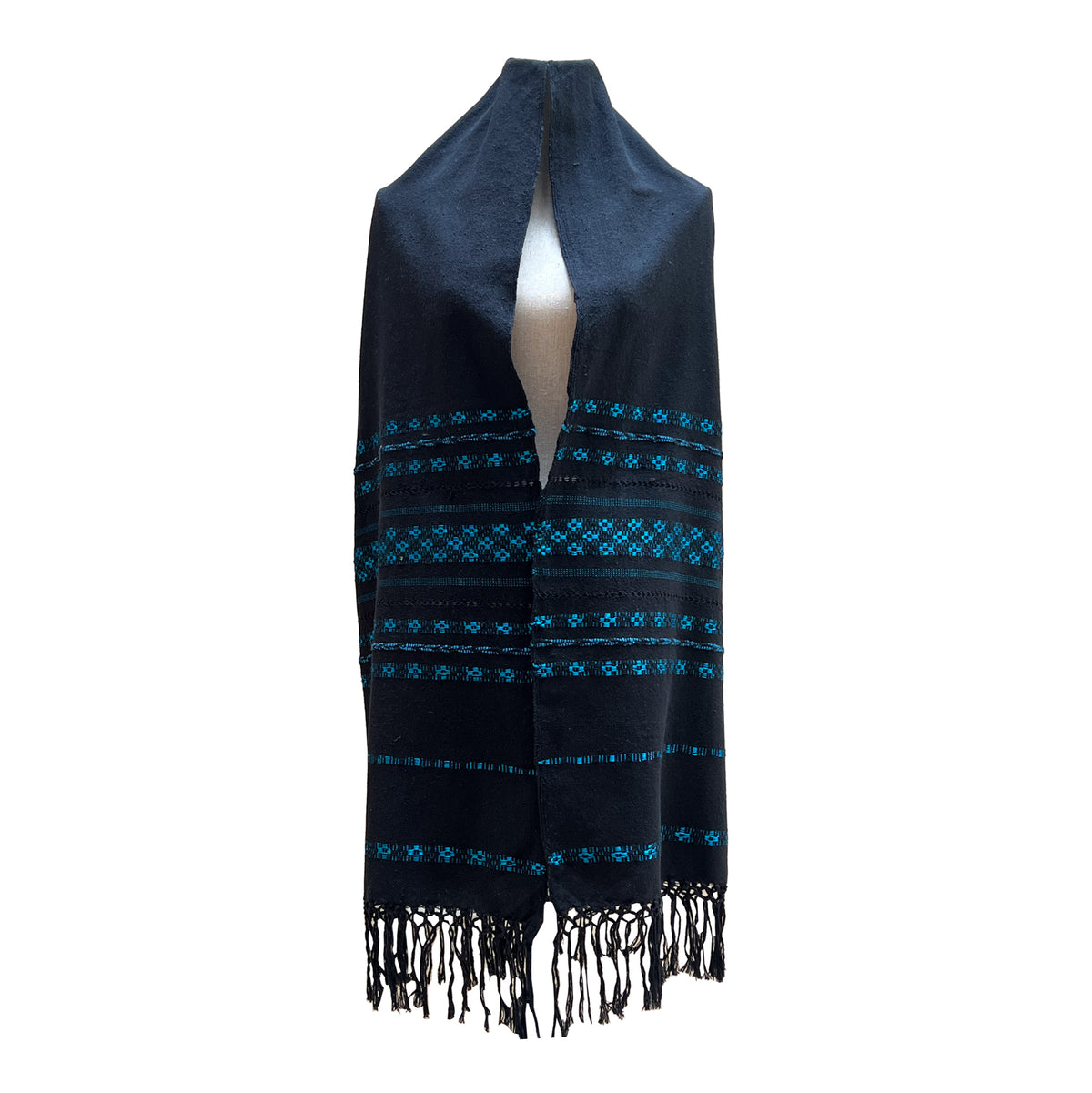 Rebozo Fino Artesanal Mexicano, Negro con diferentes colores bordados. Hechos en Telar