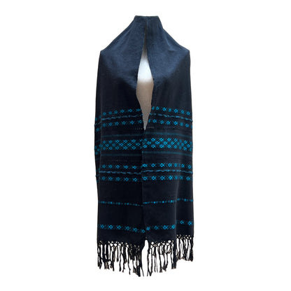 Rebozo Fino Artesanal Mexicano, Negro con diferentes colores bordados. Hechos en Telar