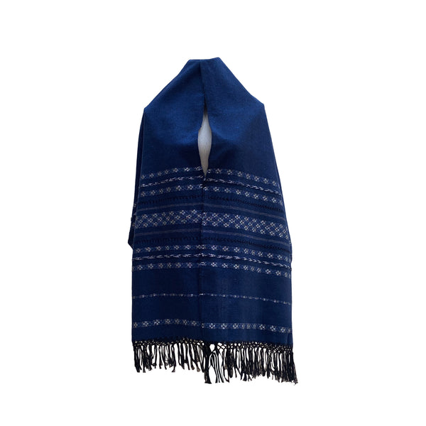 Rebozo Fino Artesanal Mexicano, Azul marino con diferentes colores bordados. Hechos en Telar
